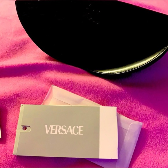 ❌ SOLD ❌ Authentic Versace Sunglasses - Picture 6 of 9